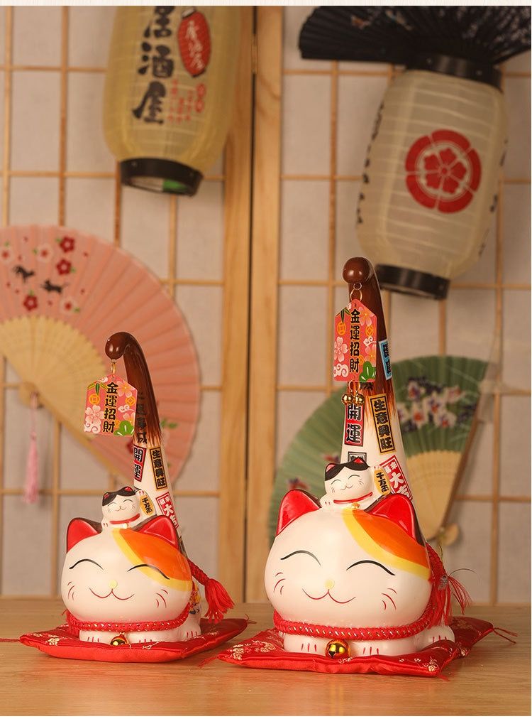 Mèo Đuôi Dài May Mắn