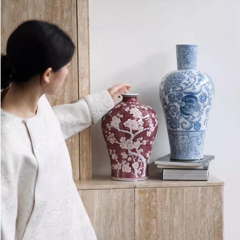 Bình Hoa Mận Đỏ Son