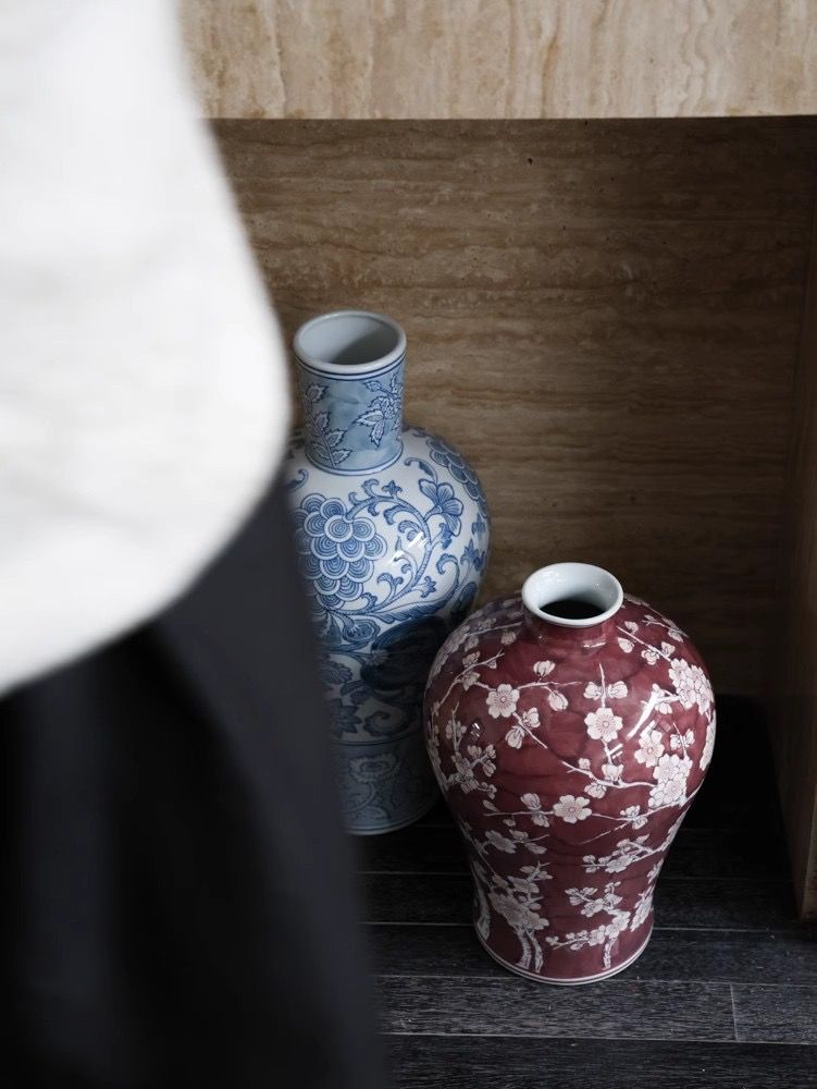 Bình Hoa Mận Đỏ Son