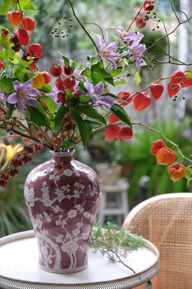 Bình Hoa Mận Đỏ Son