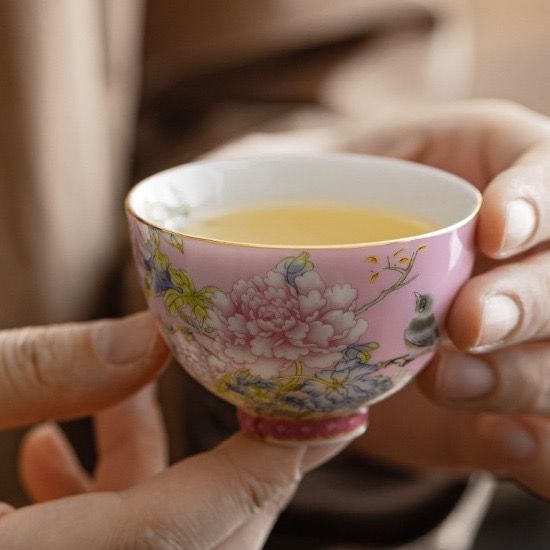 Tách Trà Hạnh Phúc