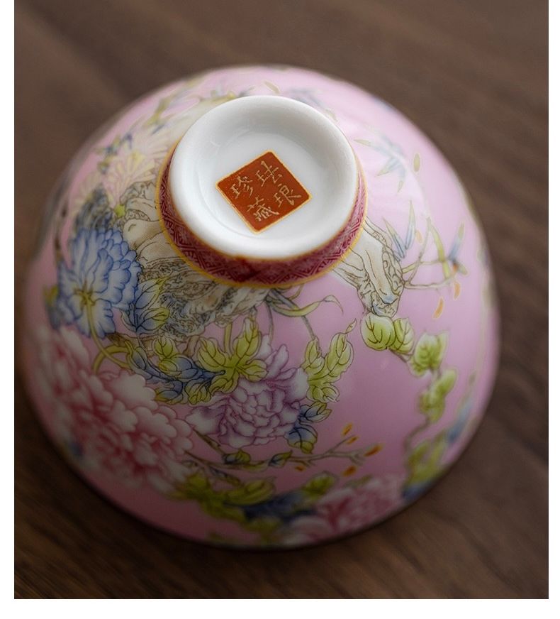 Tách Trà Hạnh Phúc