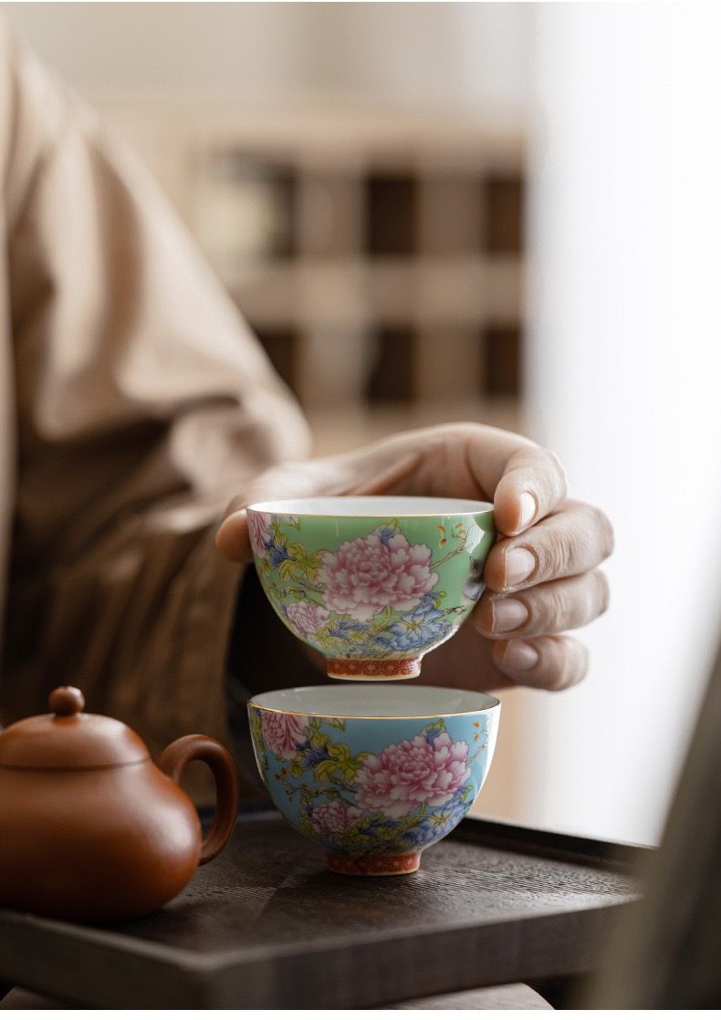 Tách Trà Hạnh Phúc