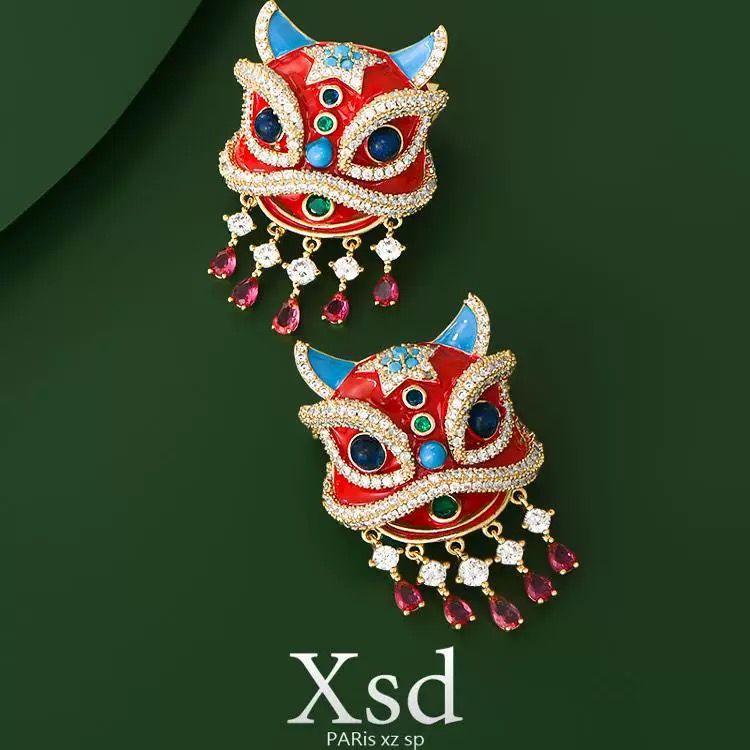 Cài Áo Sư Tử Đỏ Và Xanh