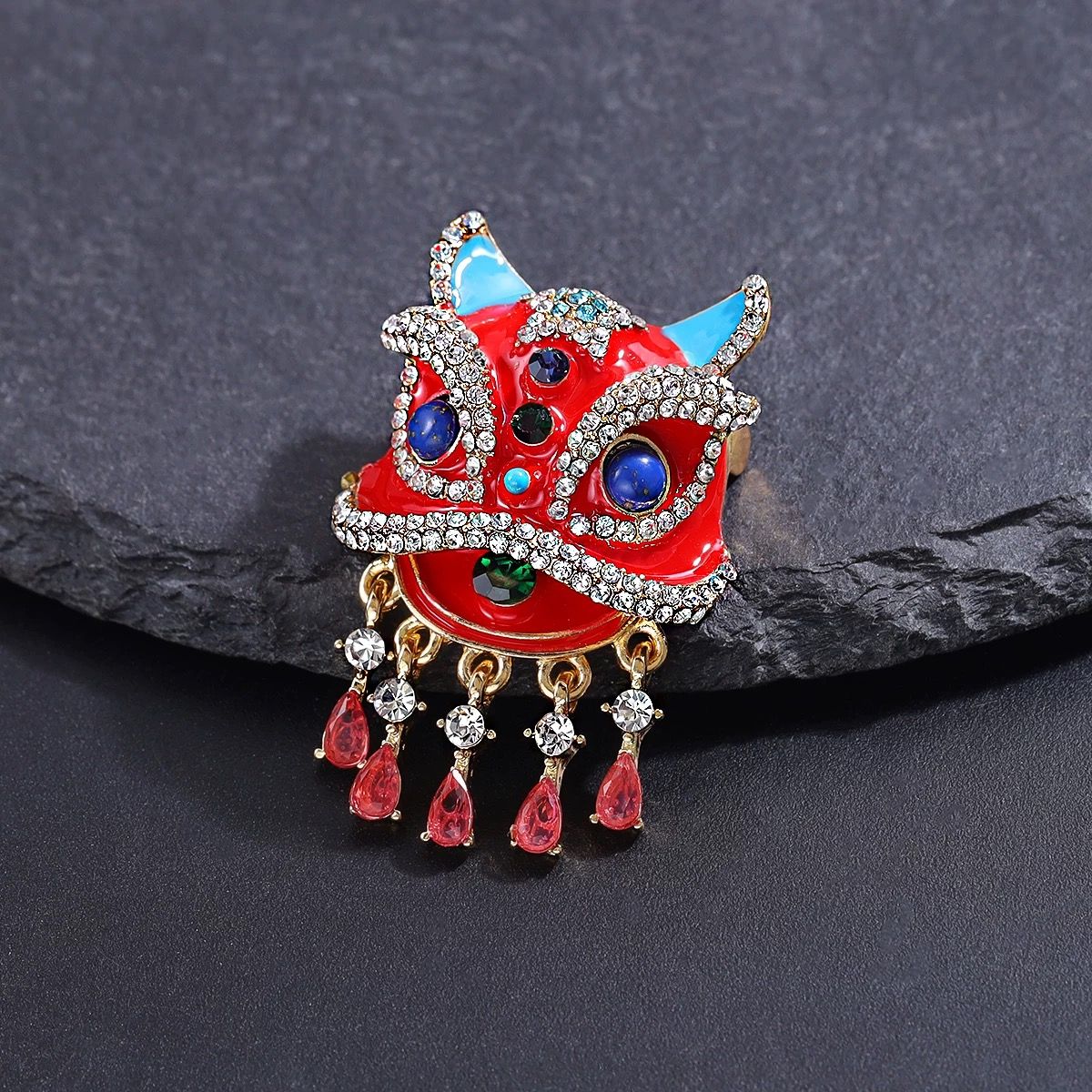 Cài Áo Sư Tử Đỏ Và Xanh