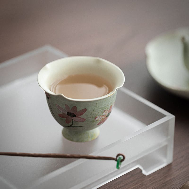 Tách Trà Hoa Cúc Vẽ Tay