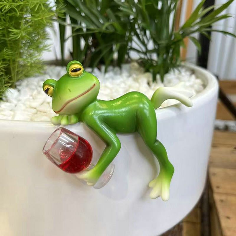 Ếch Xanh Cầm Ly Rượu