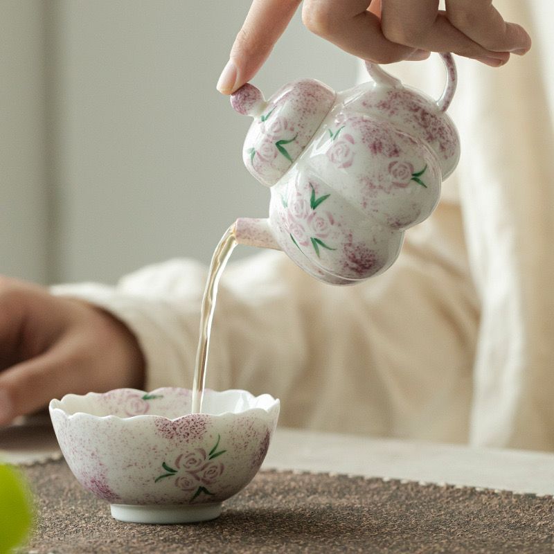 Ấm Trà Vẽ Tay Hoa Hồng