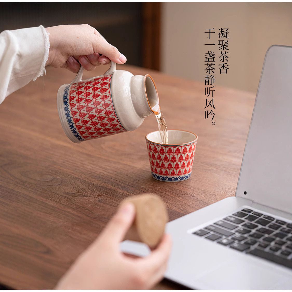 Bình Giữ Nhiệt Kèm Tách Màu Tro