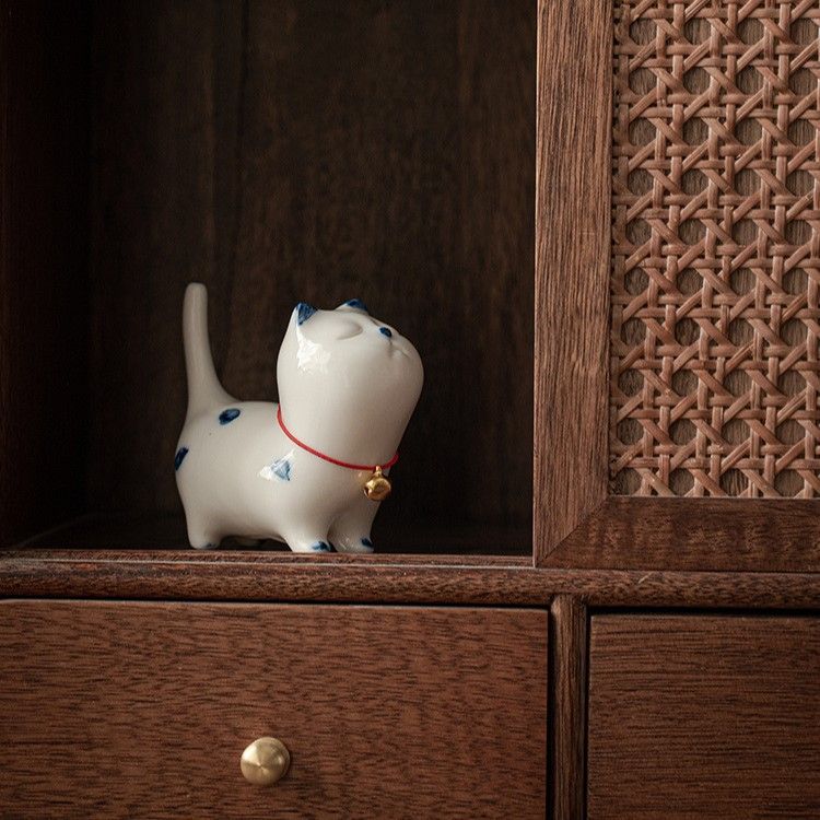 Tượng Mèo Sứ Đeo Chuông
