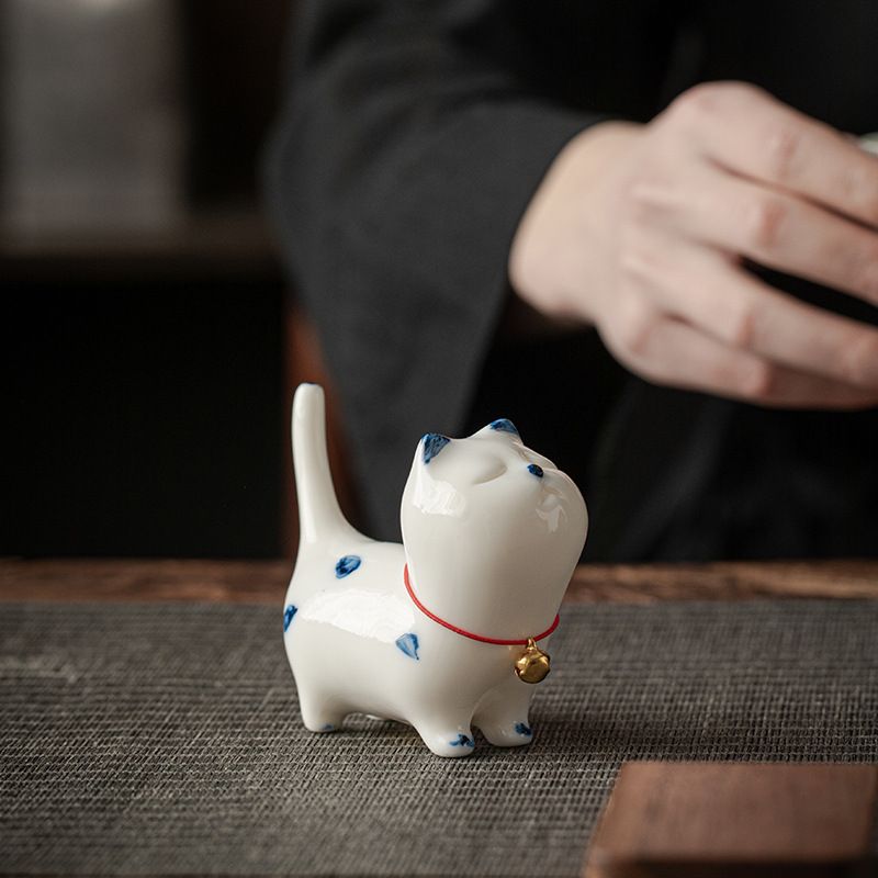 Tượng Mèo Sứ Đeo Chuông