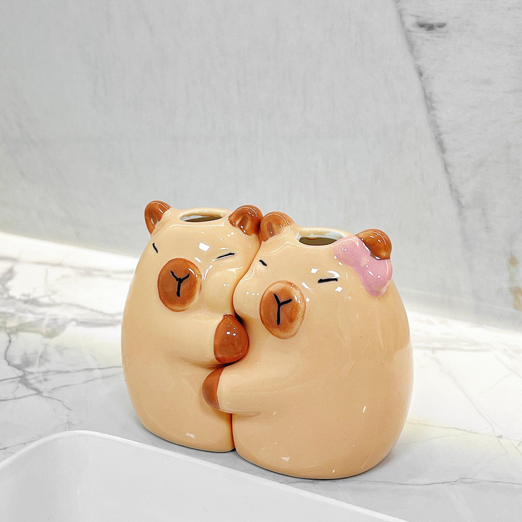 Cắm Bàn Chải Đôi Capybara