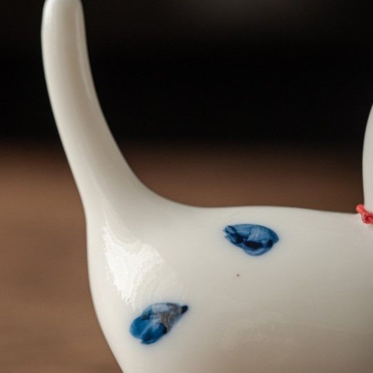 Tượng Mèo Sứ Đeo Chuông