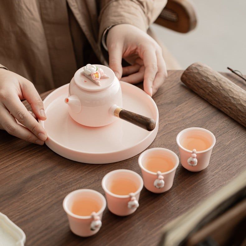 Bộ Ấm Trà Hoa Chạm Nổi