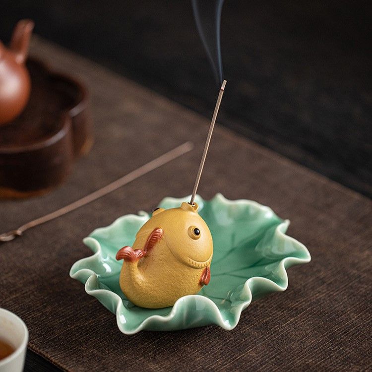 Đốt Trầm Cá Chép Lá Sen