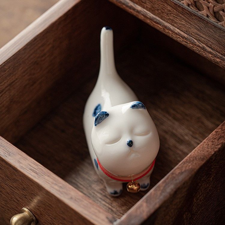 Tượng Mèo Sứ Đeo Chuông