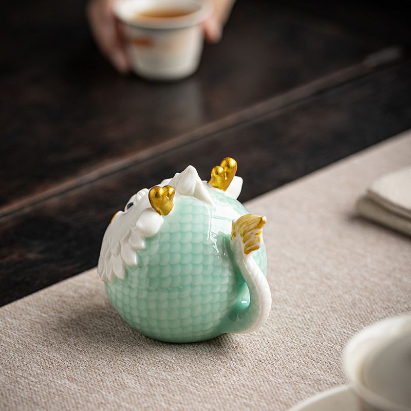 Tượng Rồng Ú Râu Vàng