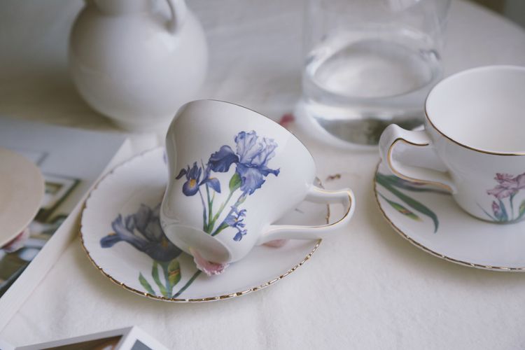 Set Tách Hoa Diên Vĩ (kèm thìa)