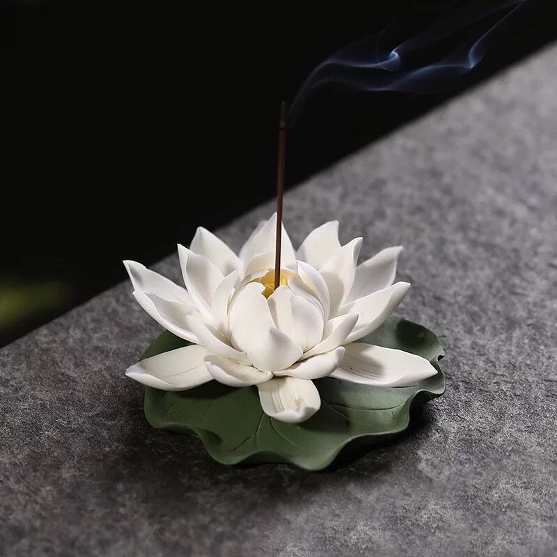 Đốt Trầm Sen Trắng