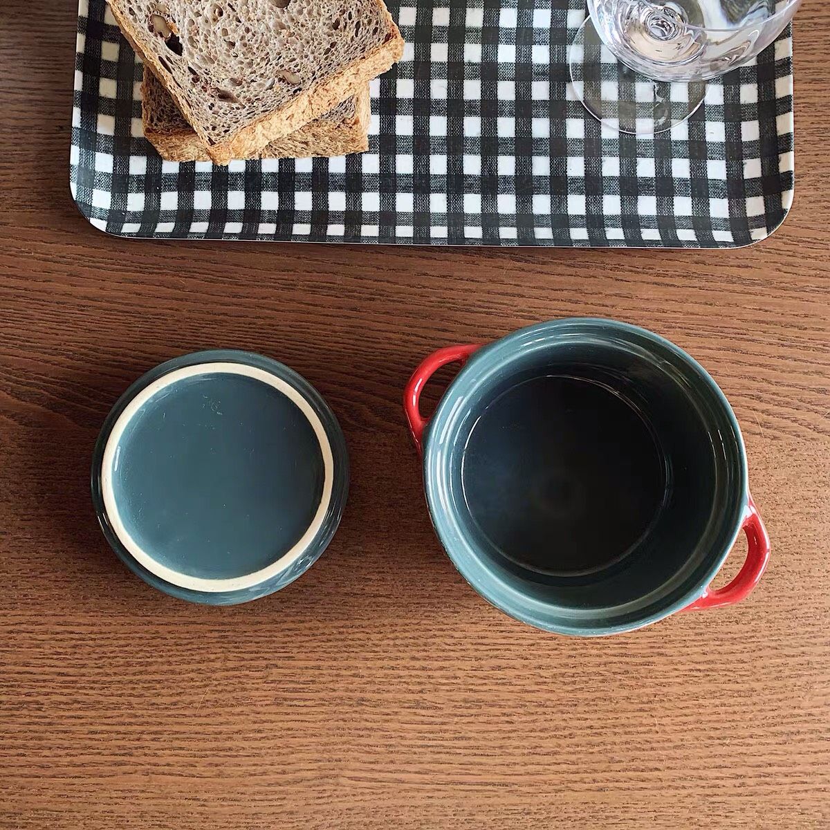 Nồi Sứ Đỏ Nắp Xanh