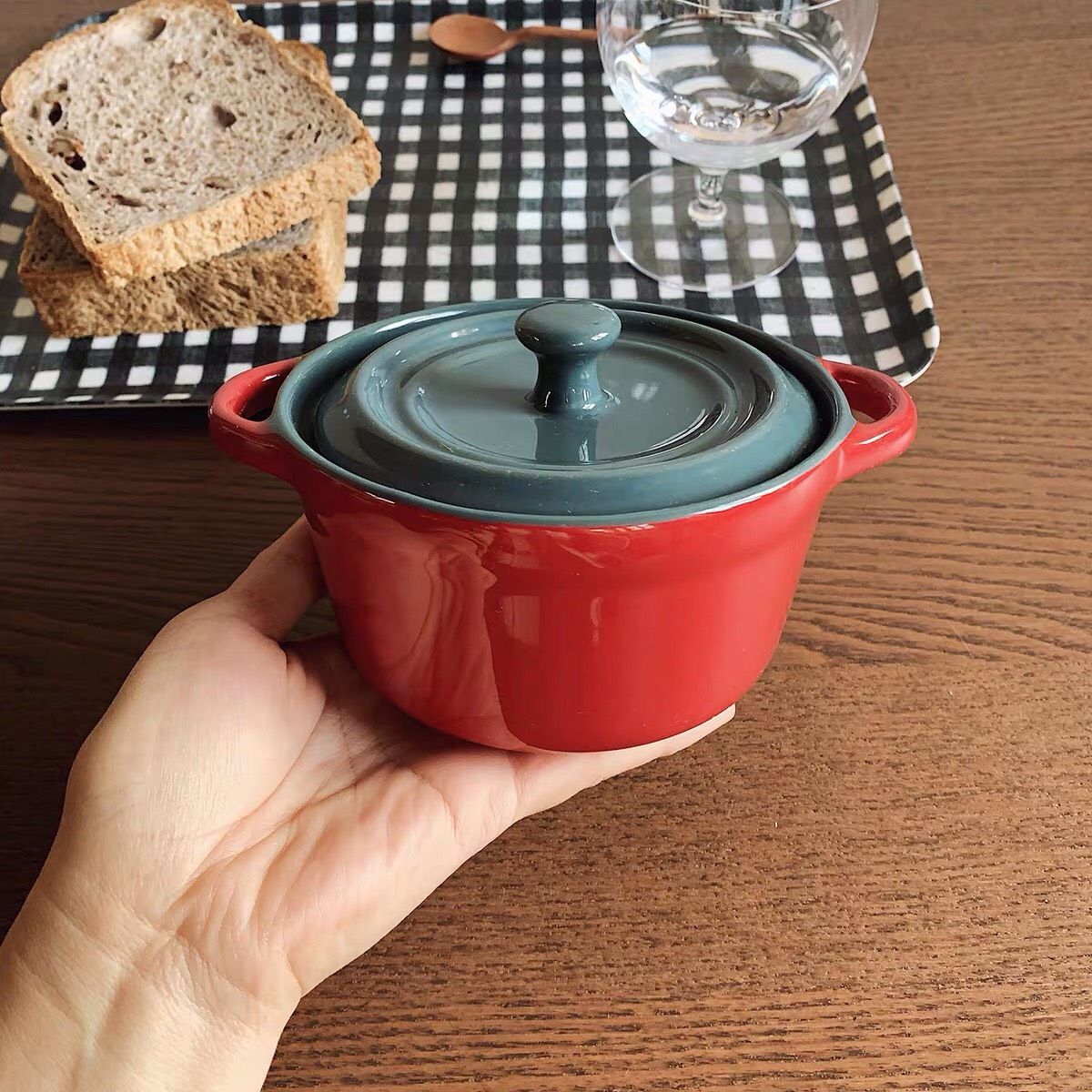 Nồi Sứ Đỏ Nắp Xanh