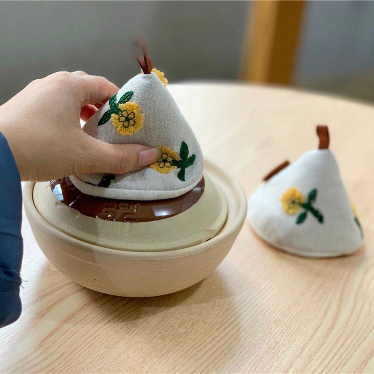 Lót Bếp Tam Giác Hoa Vàng