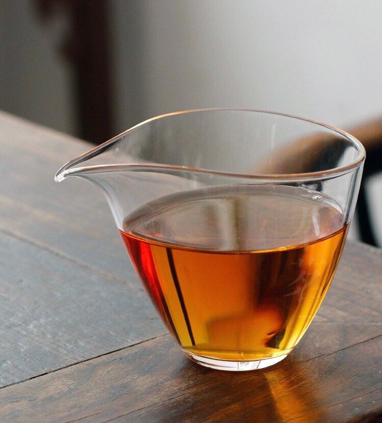 Chén Tống Thủy Tinh