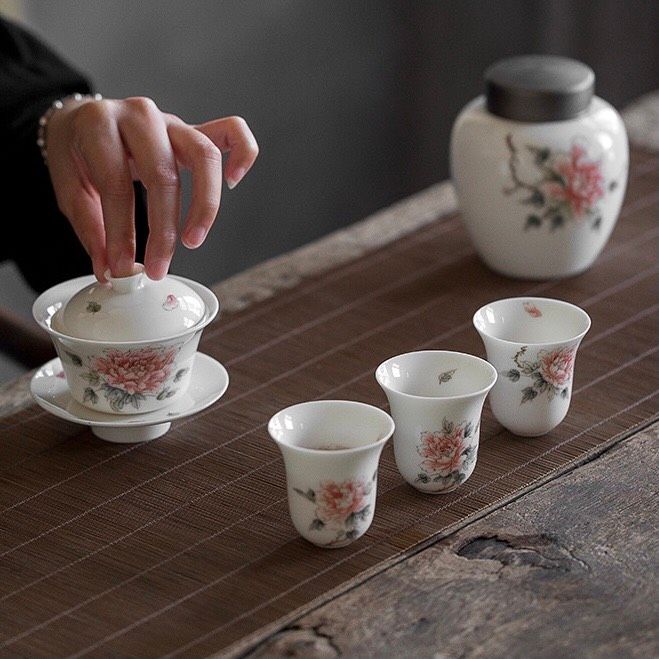 Chén Hoa Hồng