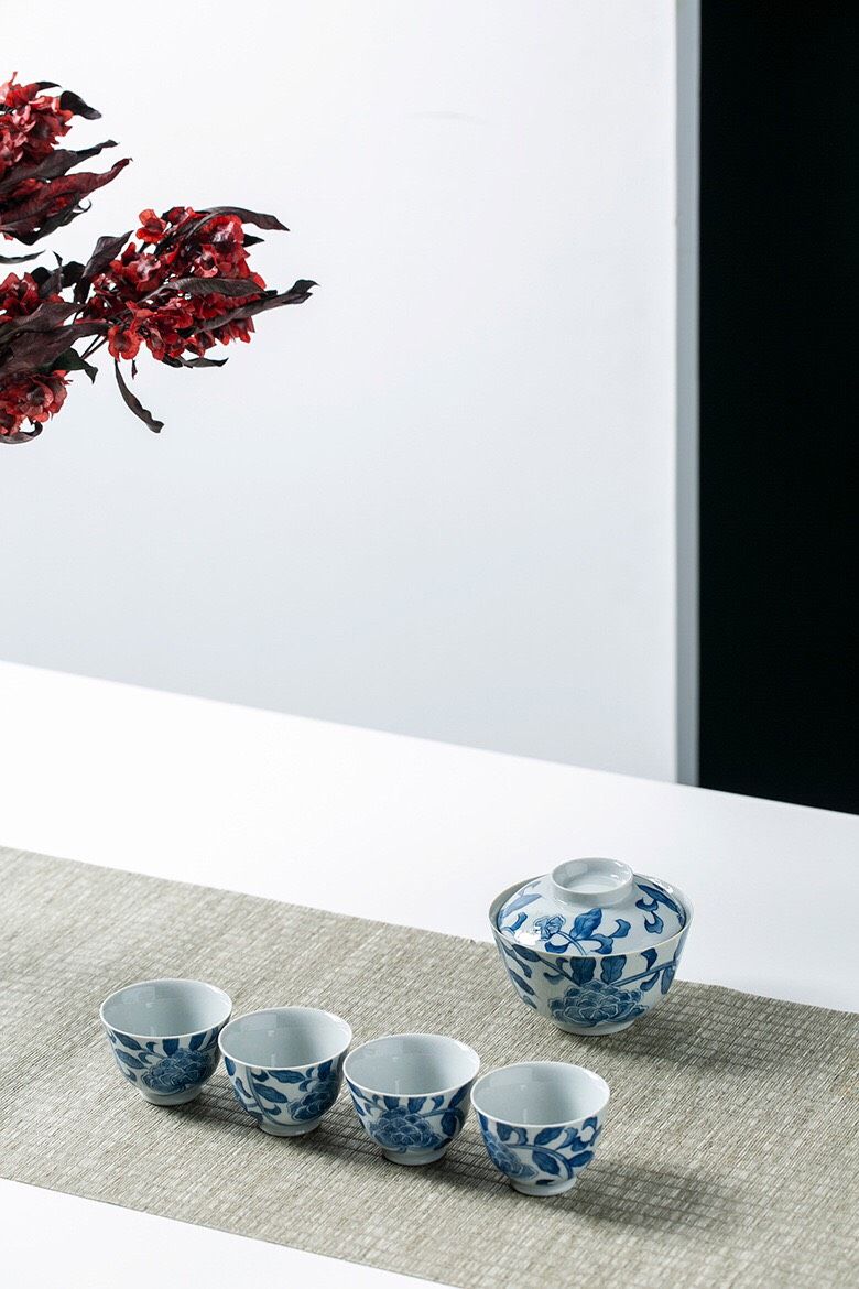 Tô Trà Vẽ Tay Xanh Lam