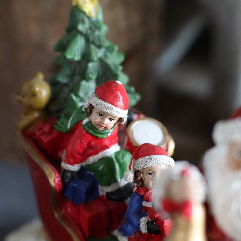 Tượng Santa Rung Chuông