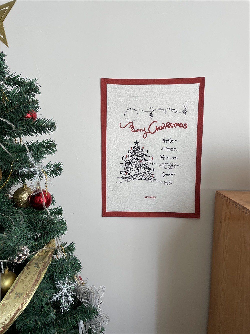 Tấm Vải Merry Viền Đỏ