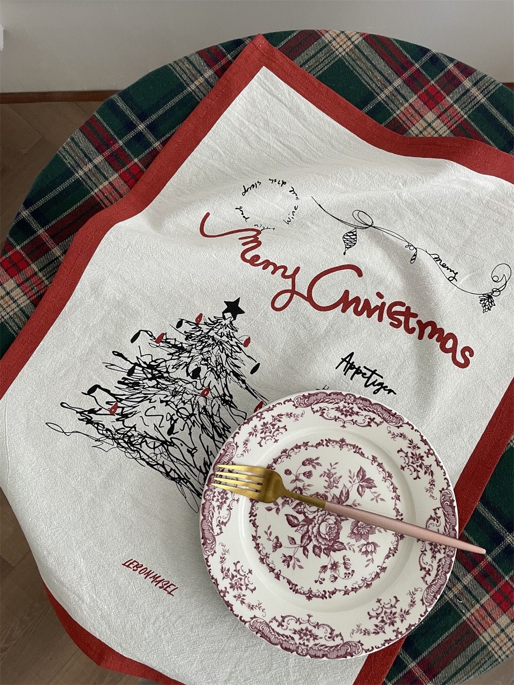 Tấm Vải Merry Viền Đỏ