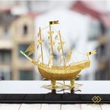 Mô hình Thuyền Buồm phong thuỷ mạ vàng 24K