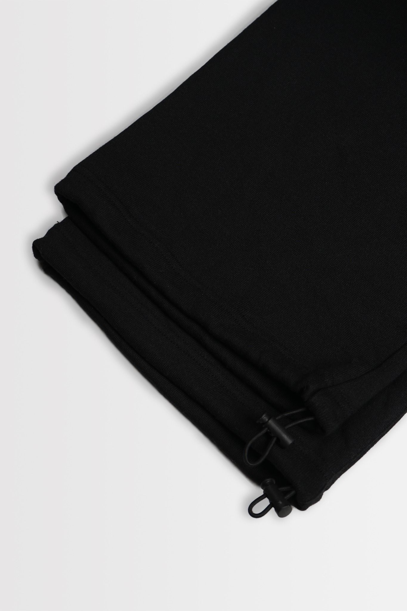 BLACK STRING SWEATPANTS