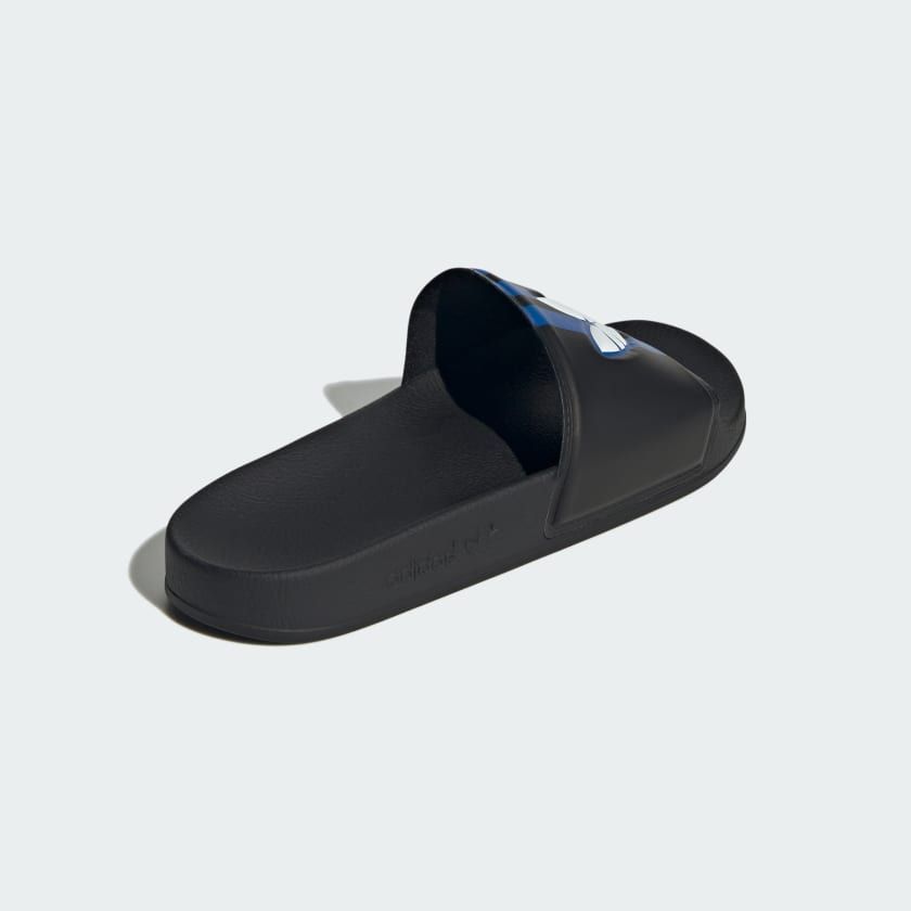 Dép adilette