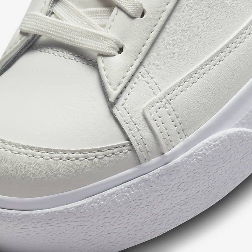 Giày Nike nữ Blazer Low Platform DQ7571-100