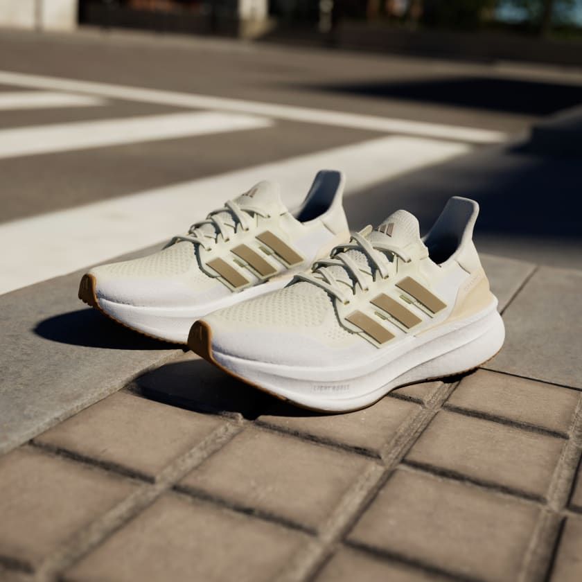 Giày chạy bộ Nữ ULTRABOOST 5 W