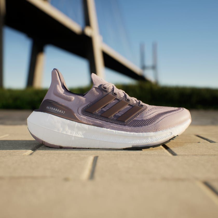 Giày chạy bộ Nữ ULTRABOOST LIGHT W