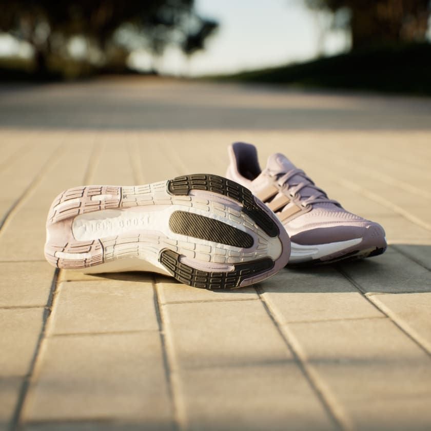Giày chạy bộ Nữ ULTRABOOST LIGHT W