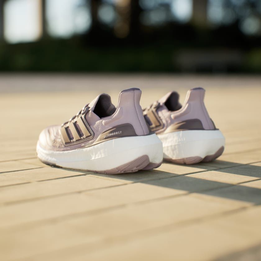 Giày chạy bộ Nữ ULTRABOOST LIGHT W