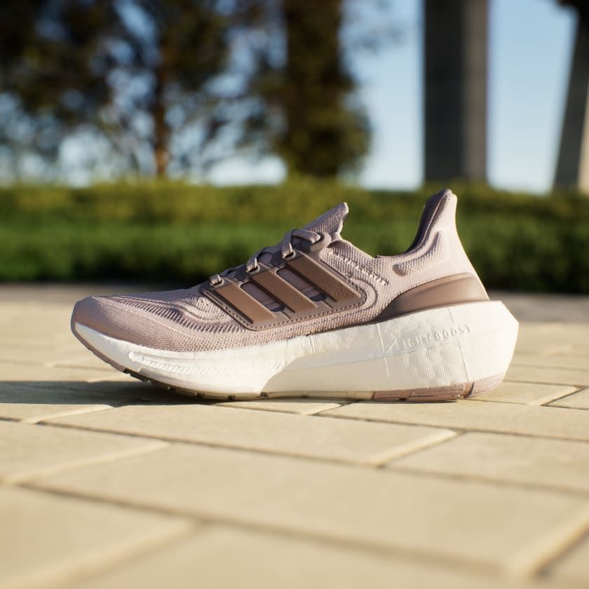 Giày chạy bộ Nữ ULTRABOOST LIGHT W