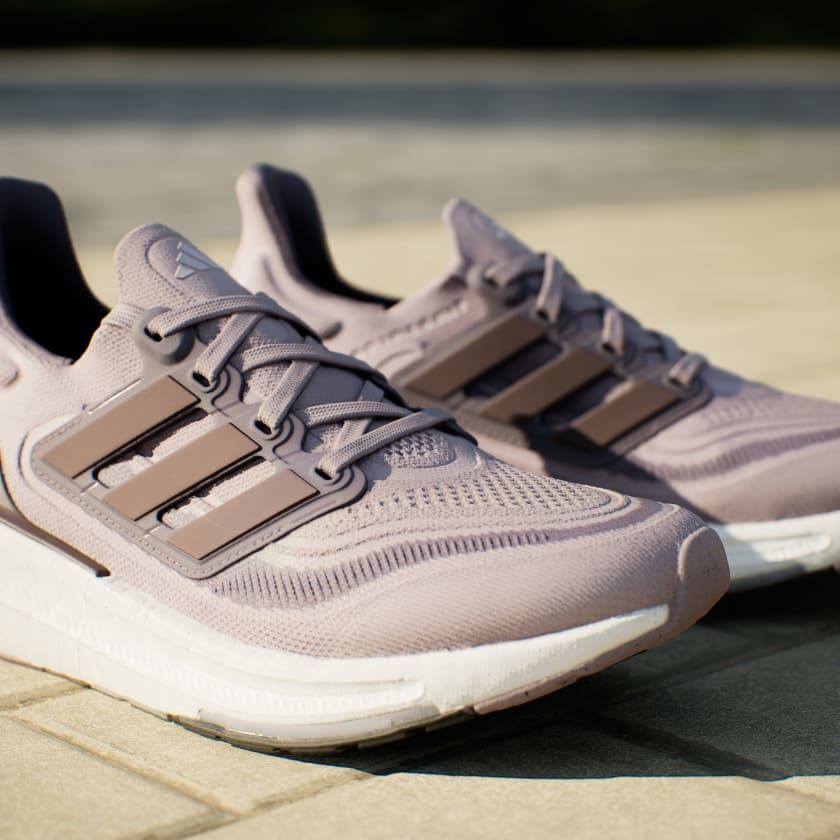 Giày chạy bộ Nữ ULTRABOOST LIGHT W