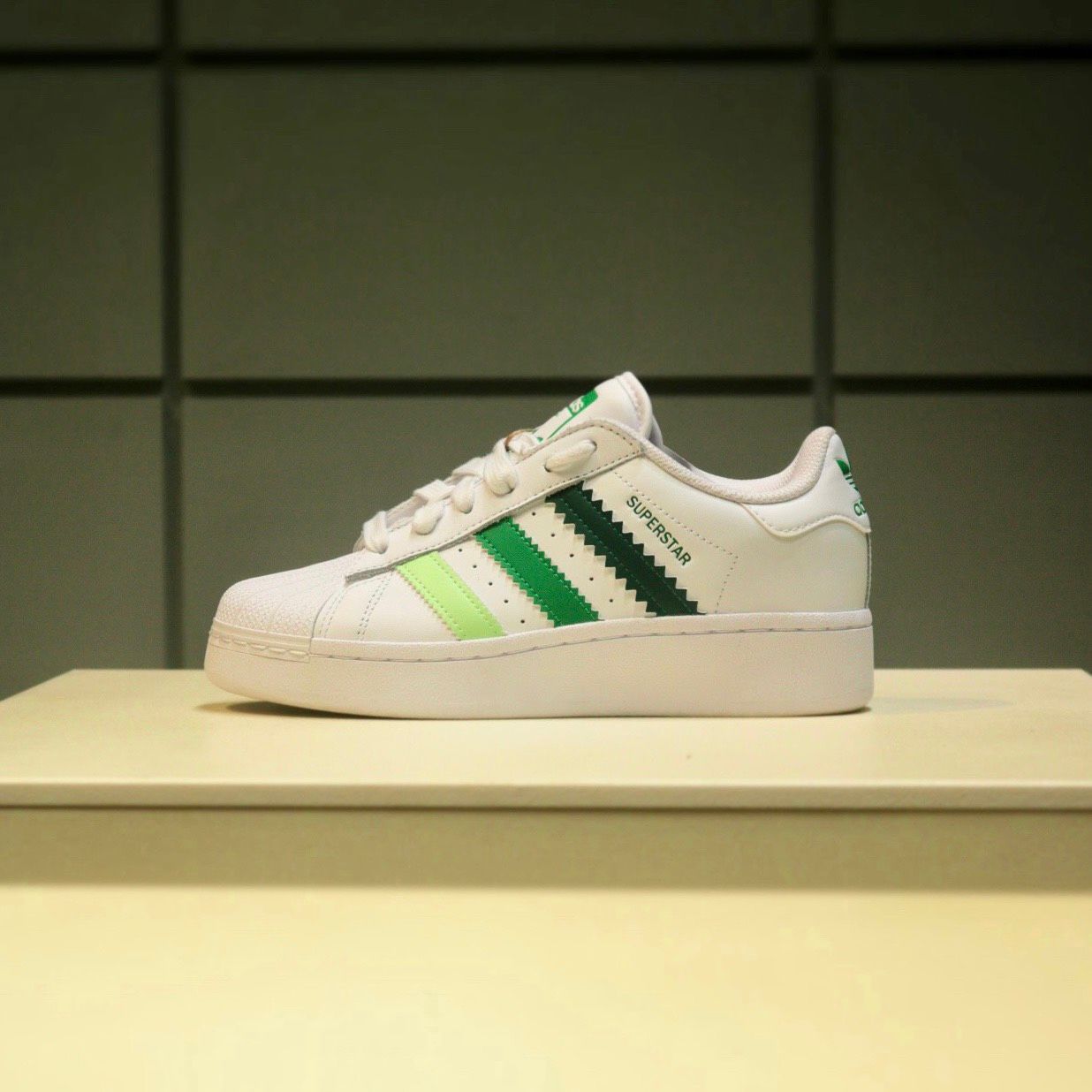 Giày originals nữ SUPERSTAR XLG