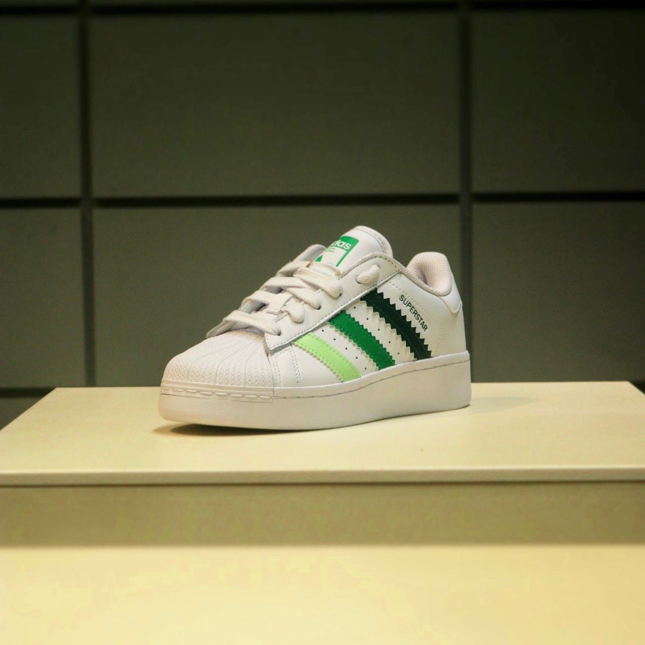 Giày originals nữ SUPERSTAR XLG