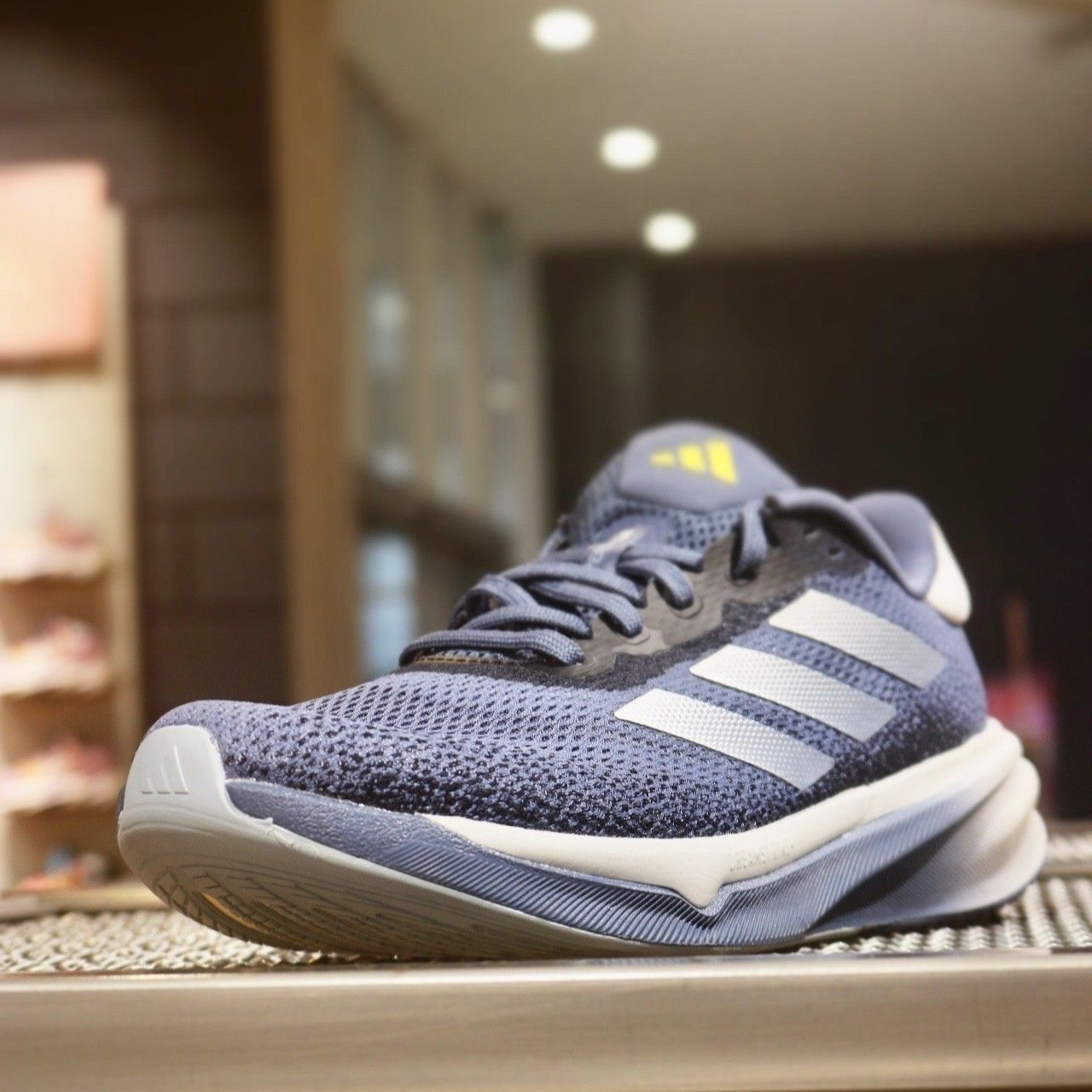 Giày chạy bộ Nam SUPERNOVA STRIDE M