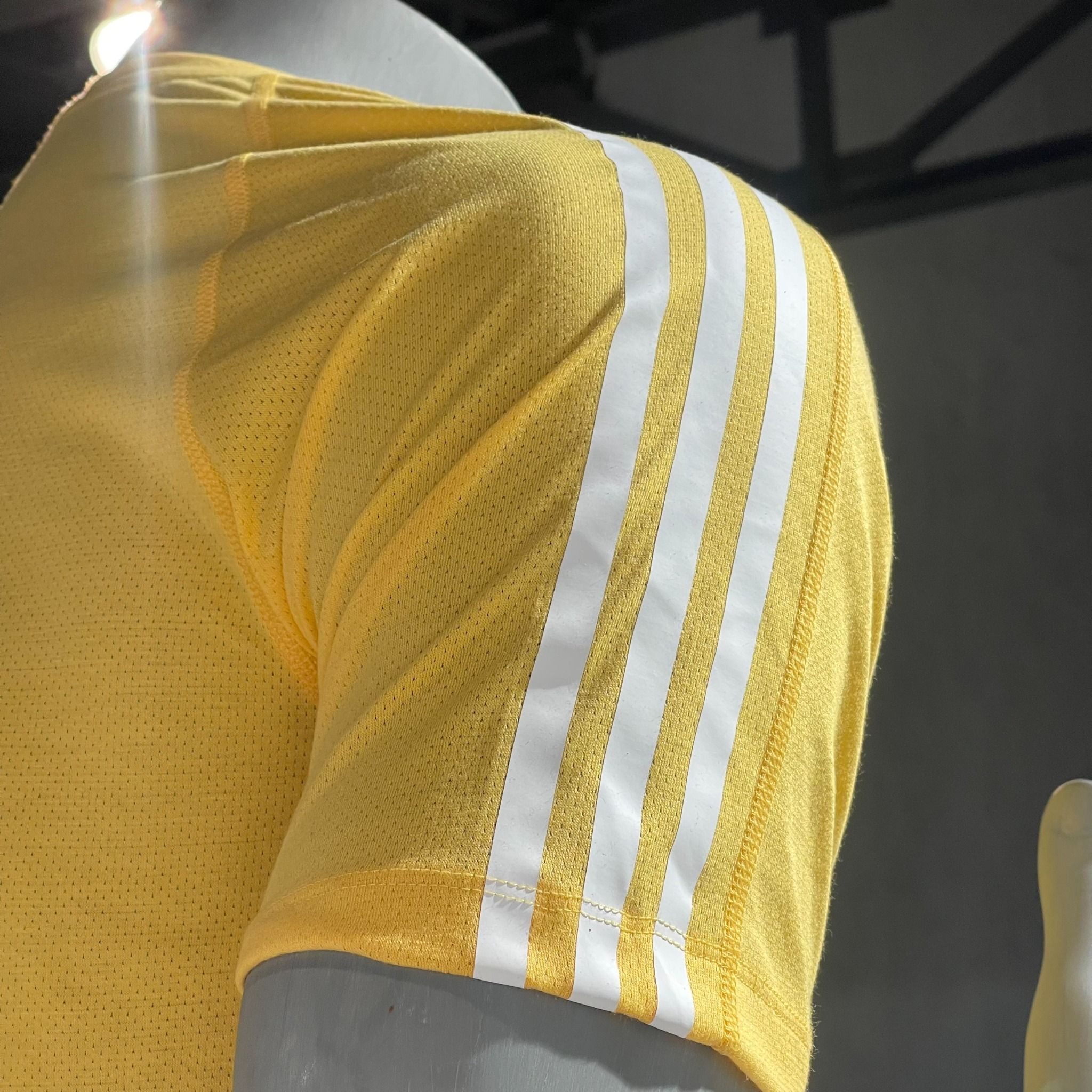 ÁO THUN NAM OWN THE RUN 3-STRIPES TEE