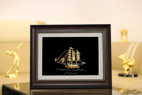 Quà tặng sếp nam: Tranh mạ vàng thuyền thuận buồm xuôi gió