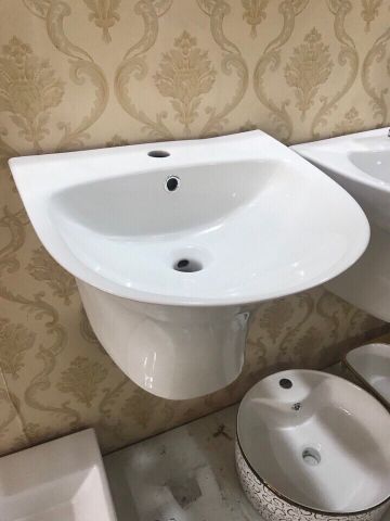 Lavabo liền chân LC 02