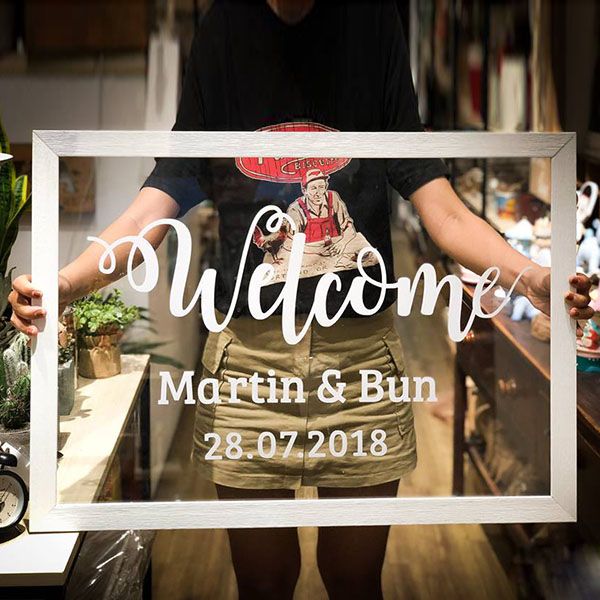Bảng welcome bằng kính