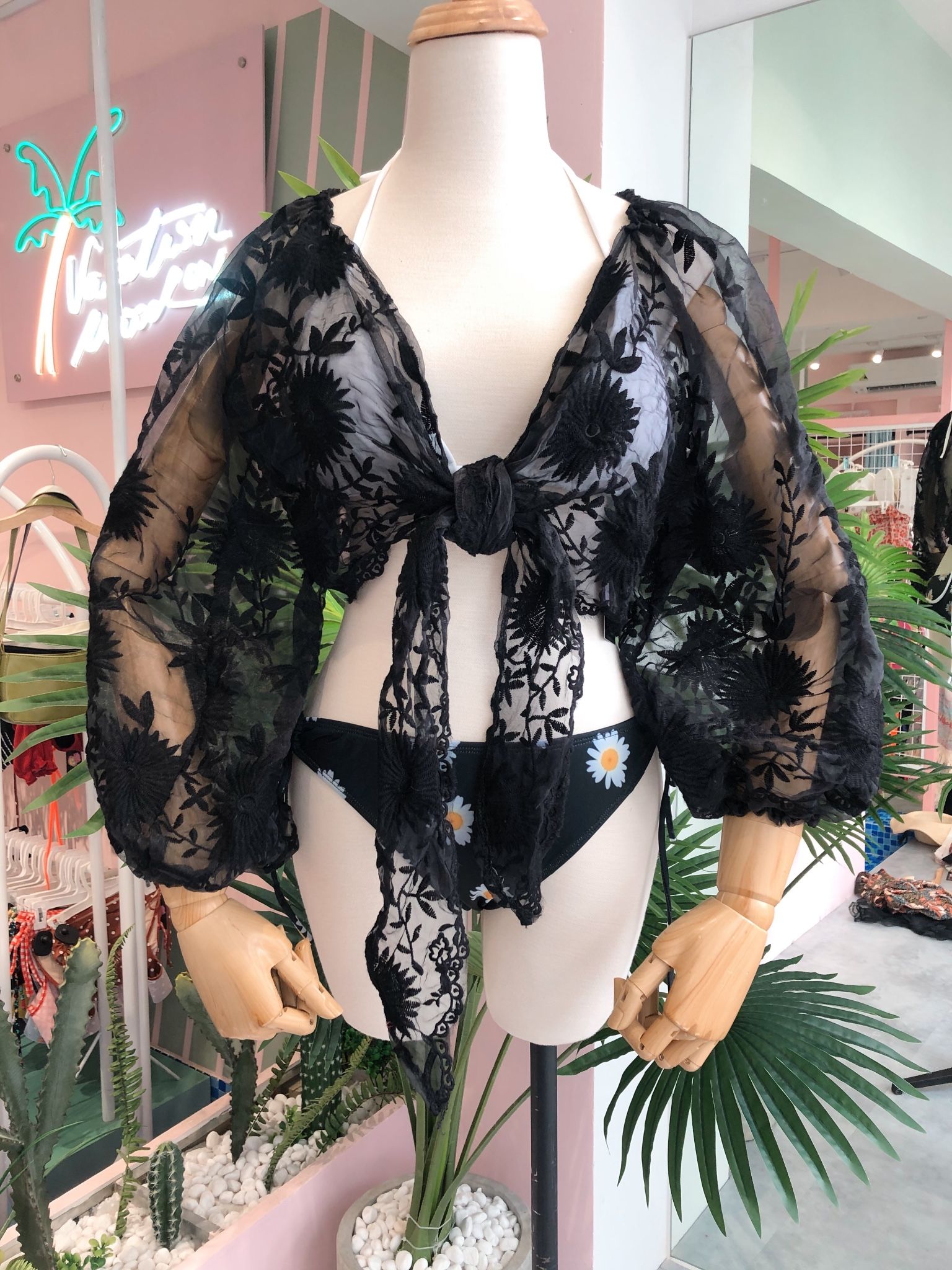 Áo tay phồng ren